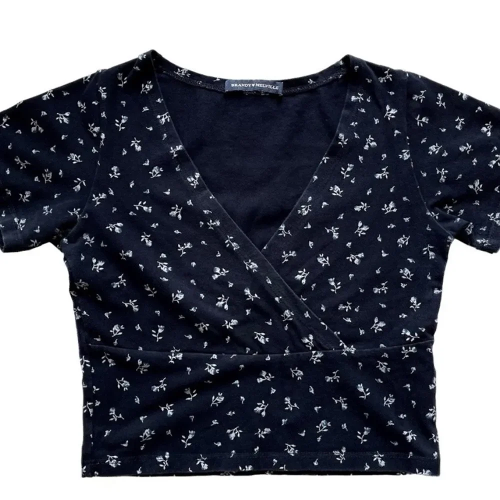 Brandy Melville Floral Amara‎ Crop Top OS Black Small medium - Picture 3 of 7